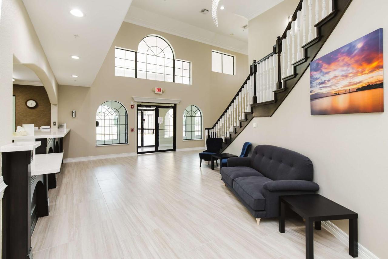 Surestay By Western Downtown Conroe
