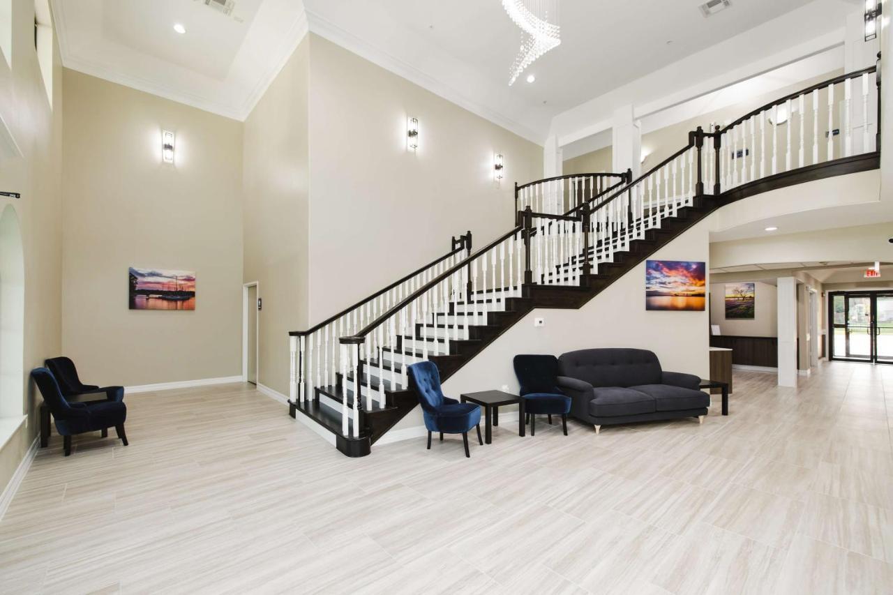 Surestay By Western Downtown Hotel