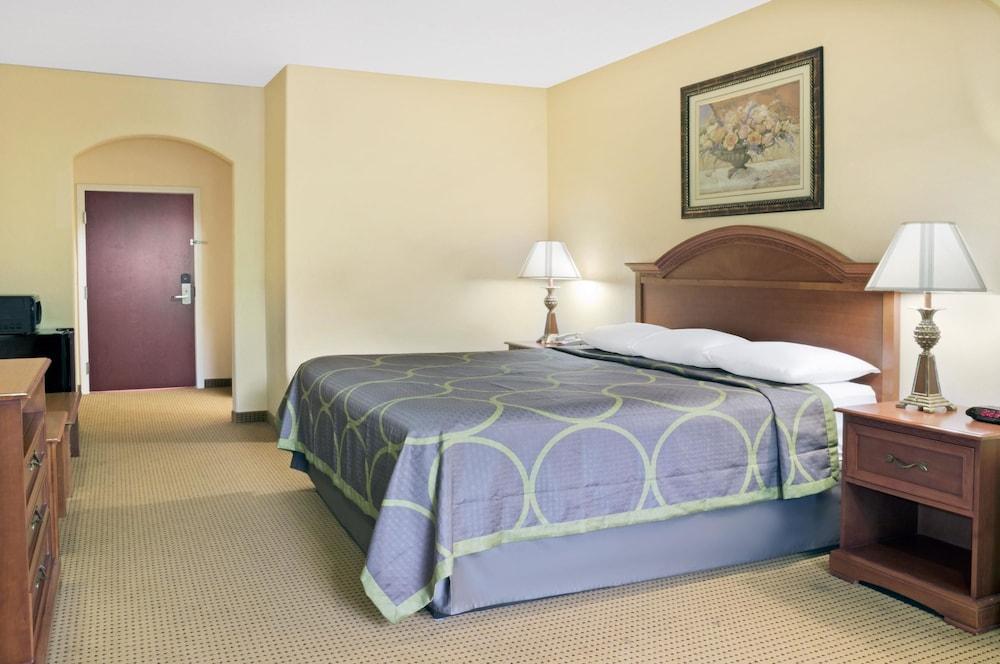Surestay By Western Downtown Conroe