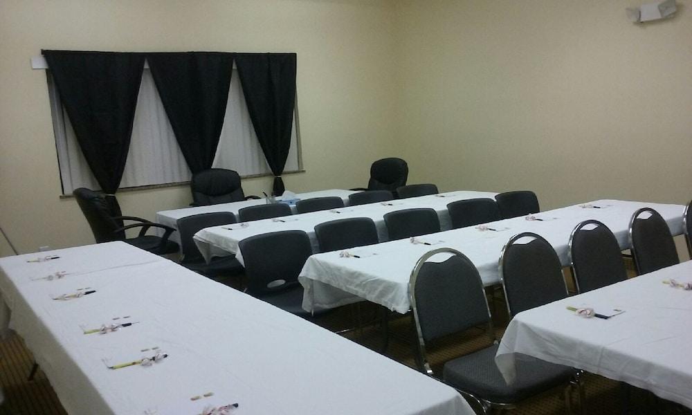 Surestay By Western Downtown Hotel 2*