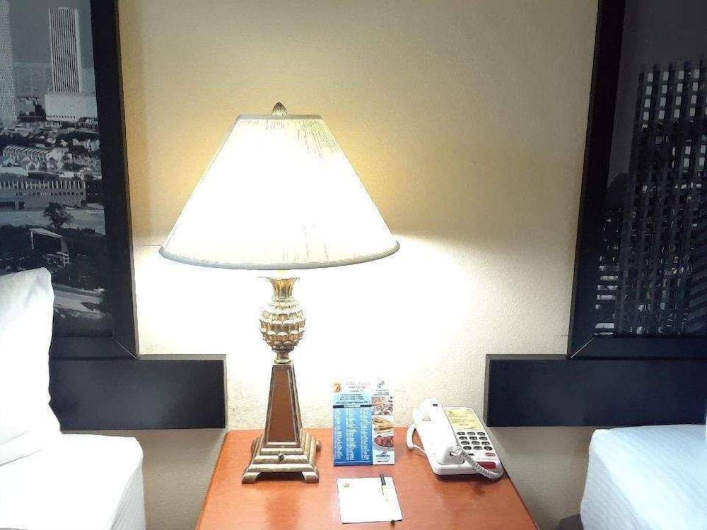Hotel Surestay By Western Downtown 2*