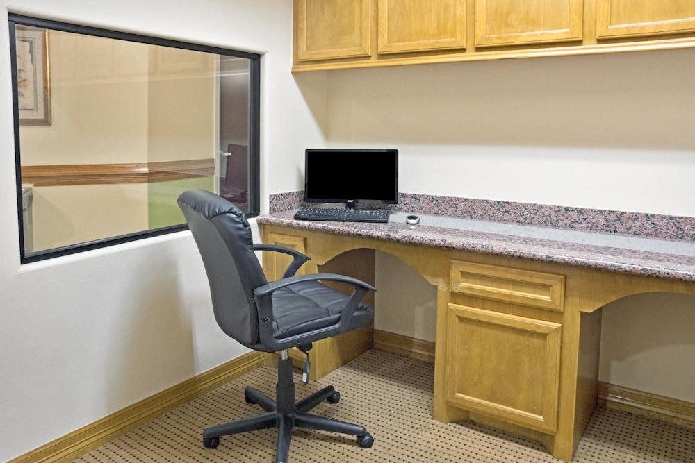 Surestay By Western Downtown