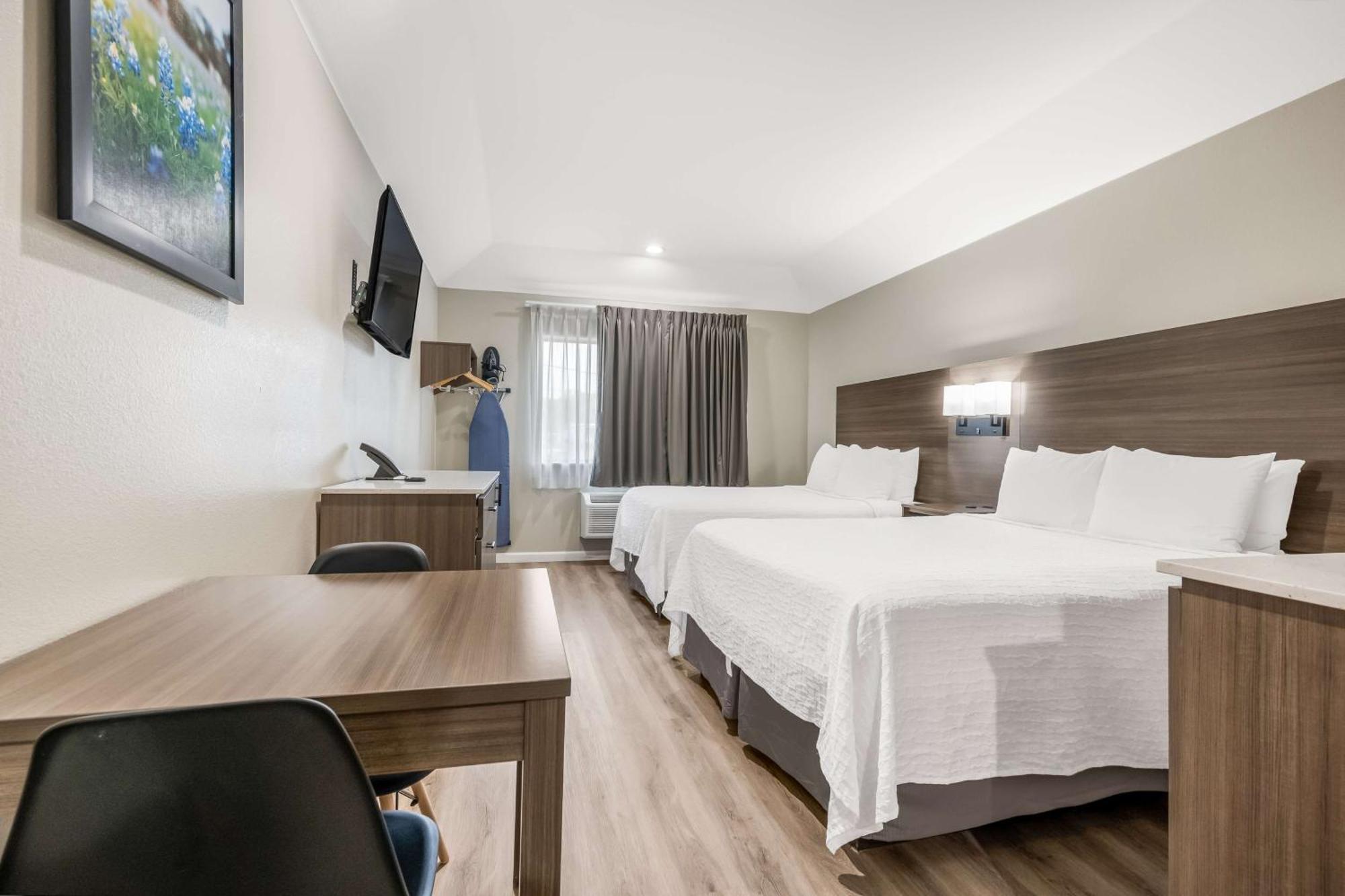 Surestay By Western Downtown Conroe